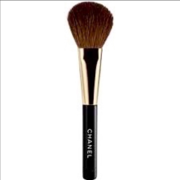 chanel blush brush
